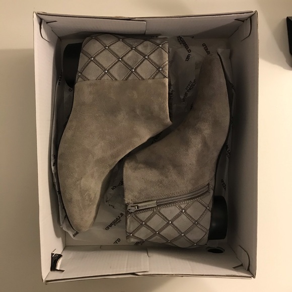 NWOT heeled ankle boots - Picture 3 of 9